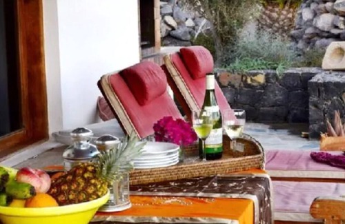 Pajara Cottage | Welcome to Casa Simbi, a sun filled cottage sure to delight.