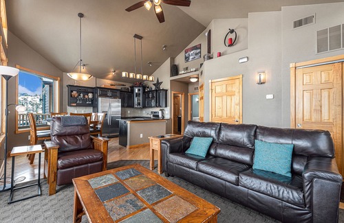 Estes Park Condo | Welcome to Chief Cheley Peak at Mary's Lake w/HOT TUB!