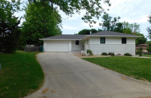 Manhattan House | Welcome to Conrow Corner - Minutes away from KSU Bill Snyder Family Stadium!