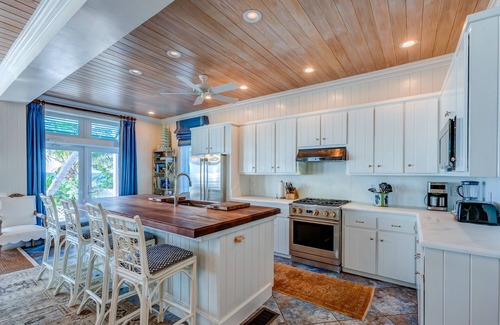 Hope Town Villa | Welcome to Coral Reef House: Your Beachfront Oasis in Hope Town