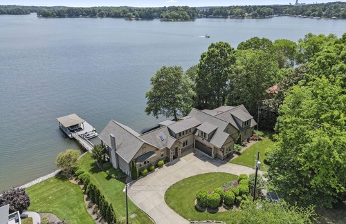 Troutman House | Welcome to Docks Orders - Amazing Lake Views & Amenities!