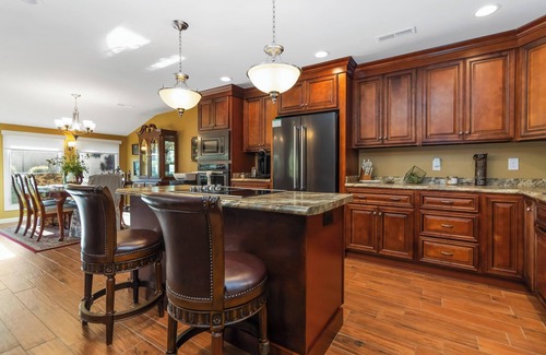 Bronston Condo | Welcome to Double Eagle on Seven- Lake Cumberlands Elegant Golf Side Retreat