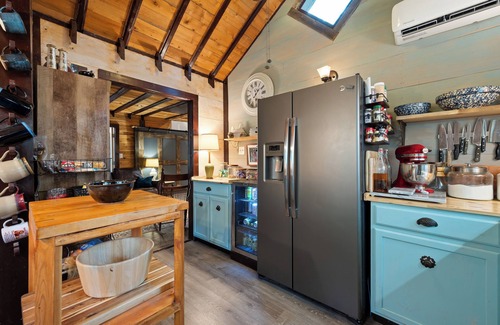 Tishomingo Cottage | Welcome to Enchanted Rock Retreat – Your Soulful Sanctuary!