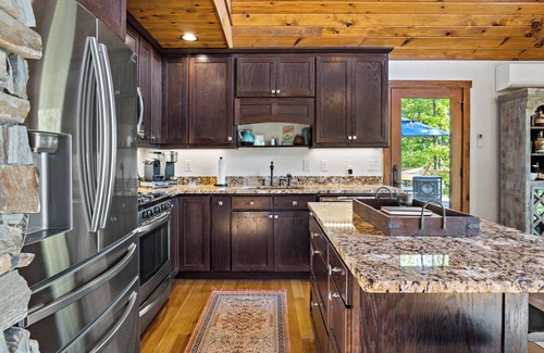 Vein Mountain Cabin | Welcome to Grandview Lodge! A 4 bedroom, 4 bath Mountain Sanctuary with Mtn View
