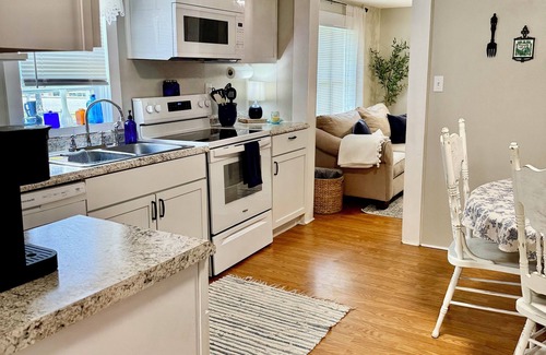 Prattville House | Welcome to Granny's house. Pet friendly!