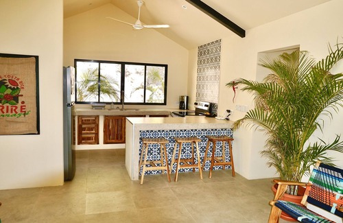 Samara House | Welcome to Jingle Jangle Jungle - Casa Izquierda - Steps to town and beaches