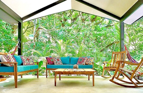 Samara House | Welcome to Jingle Jangle Jungle - Casa Izquierda - Steps to town and beaches