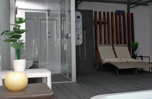 Comares Hotel | Welcome to Jingtu Resort . Your wellness retreat .