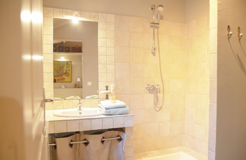 Morangis Bed & Breakfast | Welcome to "La Ferme Fanost" bed & breakfast and seminars, 17km from Paris!