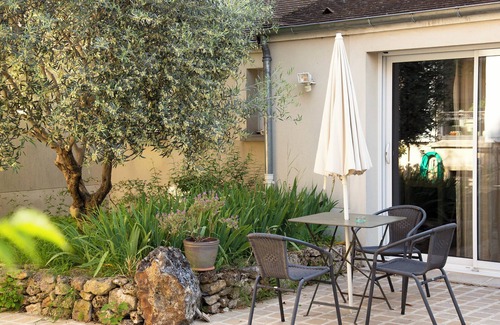 Morangis Bed & Breakfast | Welcome to "La Ferme Fanost" bed & breakfast and seminars, 17km from Paris!