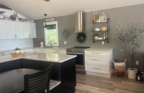 Lower Ohio Cottage | Welcome to Lake Cove Estate! Relax, boating or fish at beautiful Lake Deception!