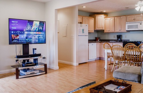Bronston Condo | Welcome to Lake Home at the Tee Box – Your Lake Home Away From Hom