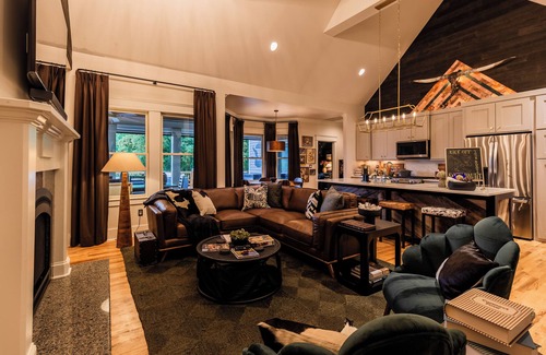 Leipers Fork House | Welcome to Leiper's Fork Luxe at Hillsboro Hideaway in Franklin, Tennessee.