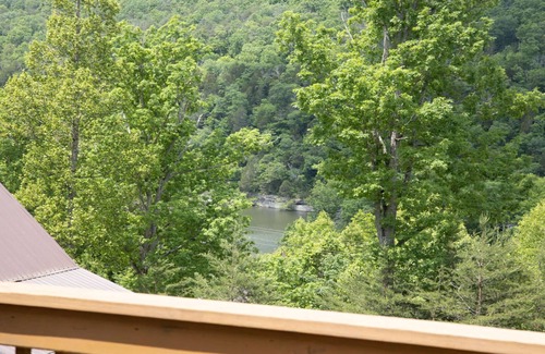 Sloans Valley House | Welcome to M&M Retreat – Your Lake Cumberland Escap
