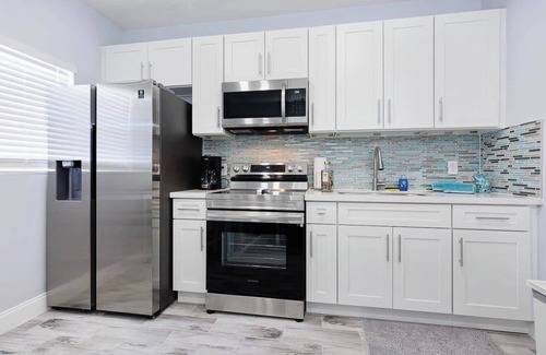 Hollywood Apartment | Welcome to Maya's Blue Lagoon Luxury Suite