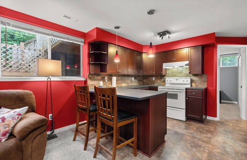 Upper Ten Oaks House | Welcome to our beautiful basement suite in East Abbotsford.