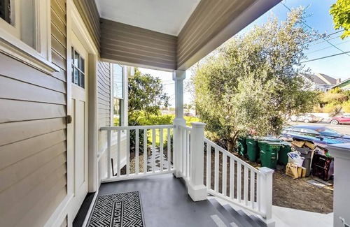 Oakland House | Welcome to our beautiful house with everything you need to enjoy the city!