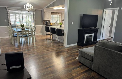 Hendersonville House | Welcome to our charming Hendersonville getaway, where convenience meets comfort!