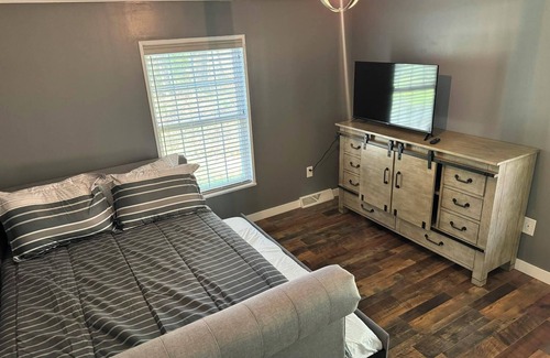 Hendersonville House | Welcome to our charming Hendersonville getaway, where convenience meets comfort!