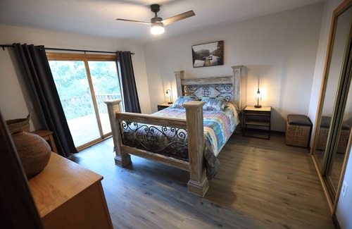 Murphy Cabin | Welcome to our Cabin! Forget your worries in this recently updated place.