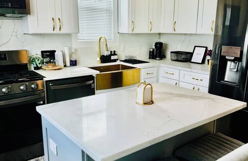 Bayonne Apartment | Welcome to our charming 2-bedroom, 1-bathroom apartment in Bayonne, NJ near NYC