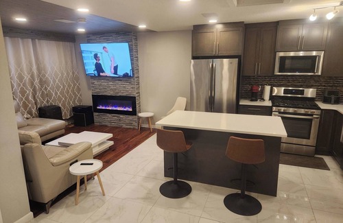 Northeast Edmonton House | Welcome to our Executive Modern Family Haven in the North area of Edmonton.