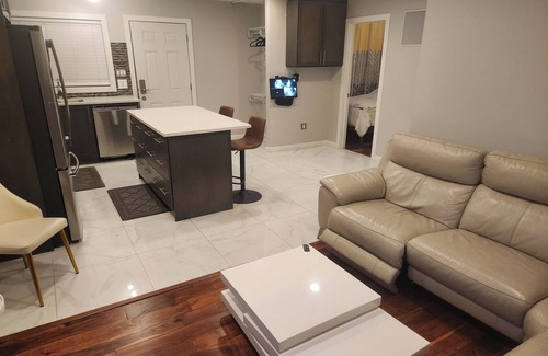 Northeast Edmonton House | Welcome to our Executive Modern Family Haven in the North area of Edmonton.