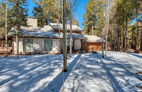 Greer House | Welcome to our " Korner Kabin " In the aspens and pines.