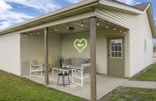 Elyria House | Welcome to our Sweet Little Retreat!