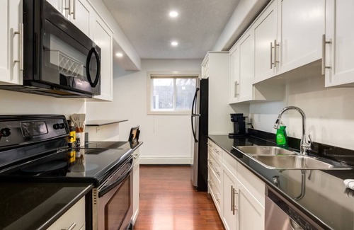 Sunnyside Apartment | Welcome to our Urban Nest in Sunnyside