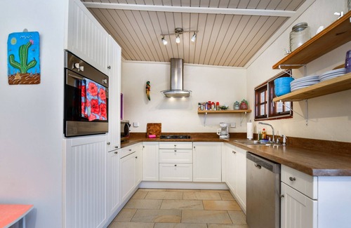 Shiribana Villa | Welcome to our vacation villa in Noord, an oasis of relaxation nestled in nature.