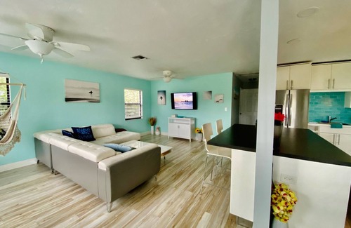 Naples Park House | Welcome to our Veteran Owned Beach House