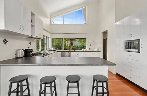 Coffs Harbour House | Welcome to Pacific Vista, a beautiful two-story home located in an idyllic nature setting.