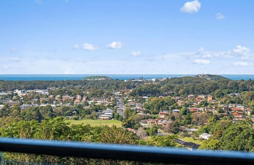Coffs Harbour House | Welcome to Pacific Vista, a beautiful two-story home located in an idyllic nature setting.