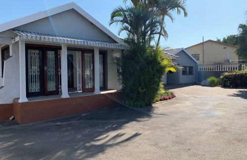 South Durban House | Welcome to Palm Haven on Sarnia, your urban retreat in the heart of Bellair.
