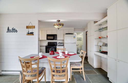 Hamlin Ski Chalet | Welcome to Palm Hideaway in The Hideout