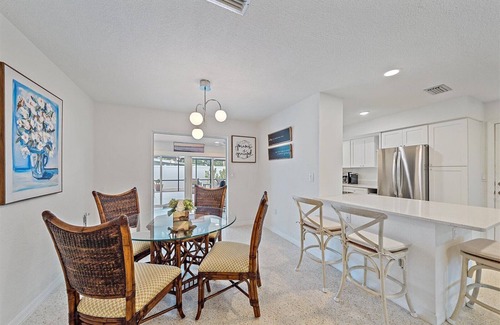 Sarasota House | Welcome to Palm Paradise! A Serene and private 3-bedroom home close to beach!