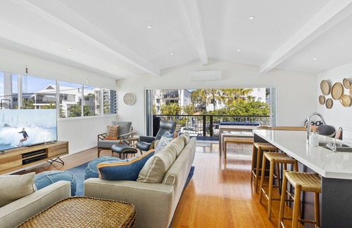 Mermaid Beach Apartment | Welcome to Paradise at this Mermaid Beach House