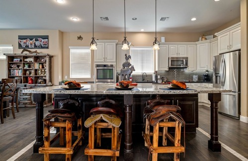 East Mesa House | Welcome to Paradise | Pool Table, Swim Up Bar, Htd Pool, Hot Tub, Casita!