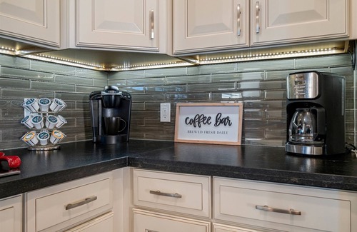 East Mesa House | Welcome to Paradise | Pool Table, Swim Up Bar, Htd Pool, Hot Tub, Casita!