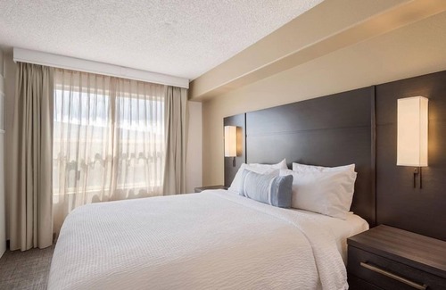 Reno/Tahoe Airport Hotel | Welcome to Paradise! Unit w/Full Kitchen, Near Fleischmann Planetarium