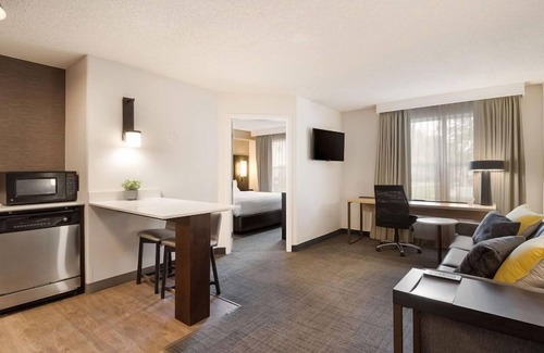 Reno/Tahoe Airport Hotel | Welcome to Paradise! Unit w/Full Kitchen, Near Fleischmann Planetarium