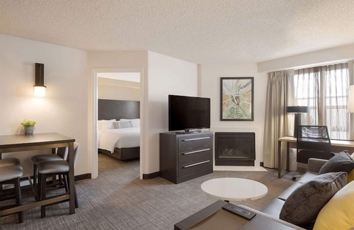 Reno/Tahoe Airport Hotel | Welcome to Paradise! Unit w/Full Kitchen, Near Fleischmann Planetarium