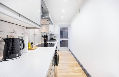 Hammersmith and Fulham Apartment | Welcome to Plotseeker’s Modern 3BR Homey Flat Heart of Hammersmith