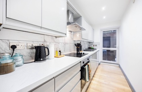 Hammersmith and Fulham Apartment | Welcome to Plotseeker’s Modern 3BR Homey Flat Heart of Hammersmith