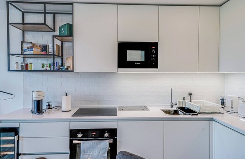 Alperton Apartment | Welcome to Plotseeker’s Modern 2-bedroom flat in Wembley, just minutes from Wembley Stadium and with direct access to Central London and Heathrow. Ideal for families, couples, and business travelers.