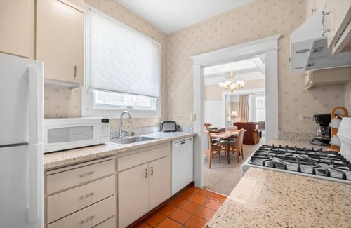 Lower Nob Hill Apartment | Welcome to Powell Place in the Heart of SF