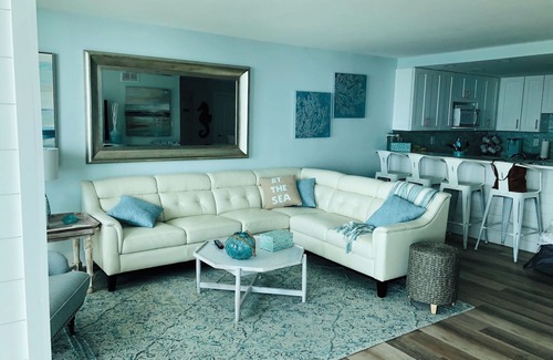 Pensacola Beach Condo | Welcome to Pura Vida: Top-Floor Views of the Beach & Ocean Breeze.