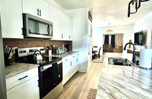 Crestline Heights House | Welcome to S & B Birmingham Getaway!