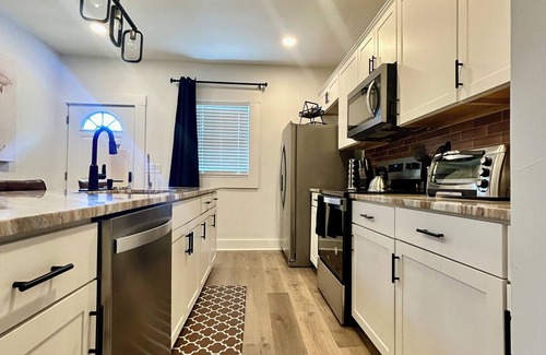 Crestline Heights House | Welcome to S & B Birmingham Getaway!